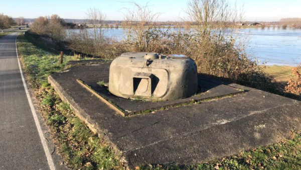 Sherman Tank bij IJsselbrug Doesburg. Foto: Henjo Broekhuizen