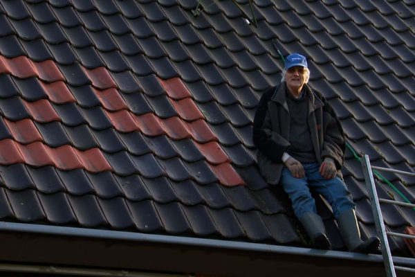 Bart Matser is weer opgeknapt en kan het dak weer op . Foto: Omroep Gelderland