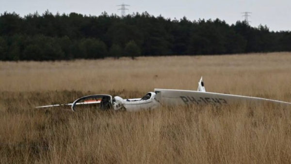 Het vliegtuig kwam hard neer na een mislukte start. Foto: Persbureau Heitink
