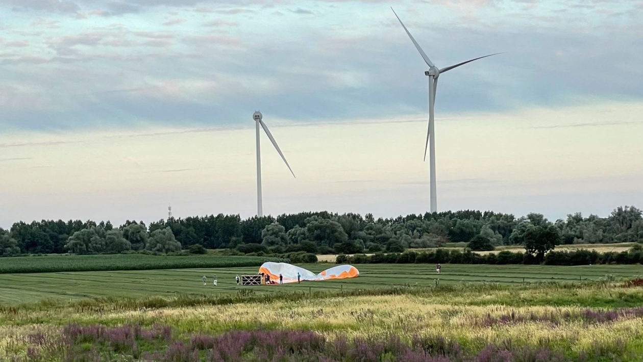 Luchtballon maakt noodlanding langs de IJssel. Foto: Martin Slijper