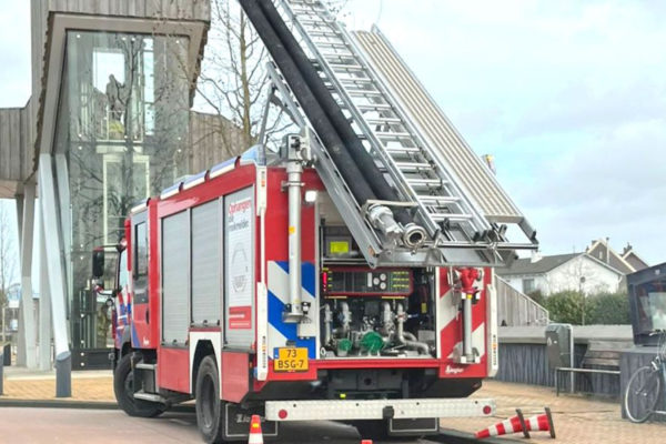 Jongeren bijna twee uur vast in lift in Dieren. Foto: Studio Rheden