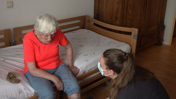 Om besmettingen onder kwetsbare cliënten en het schaarse personeel te voorkomen