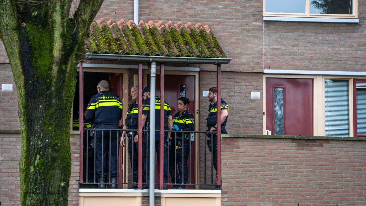 Politie zet stroomstootwapen in in Velp. Foto: Dennis van Bemmel / Persbureau Heitink