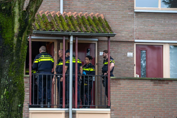 Politie zet stroomstootwapen in in Velp. Foto: Dennis van Bemmel / Persbureau Heitink