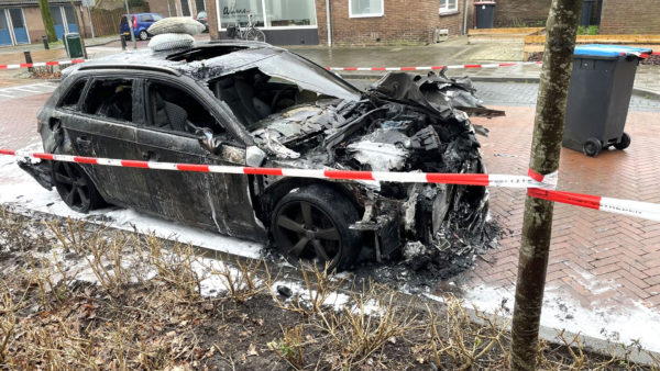 Auto door brand verwoest in Velp