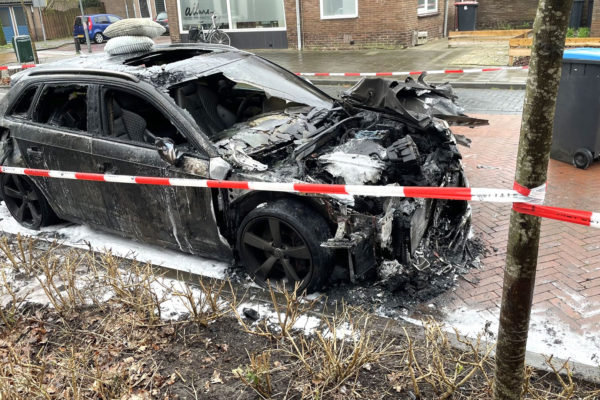 Auto door brand verwoest in Velp