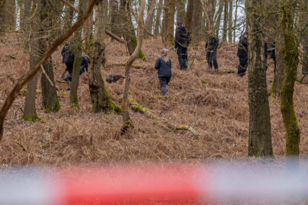De politie deed dinsdag met meerdere rechercheurs onderzoek. Foto: Persbureau Heitink