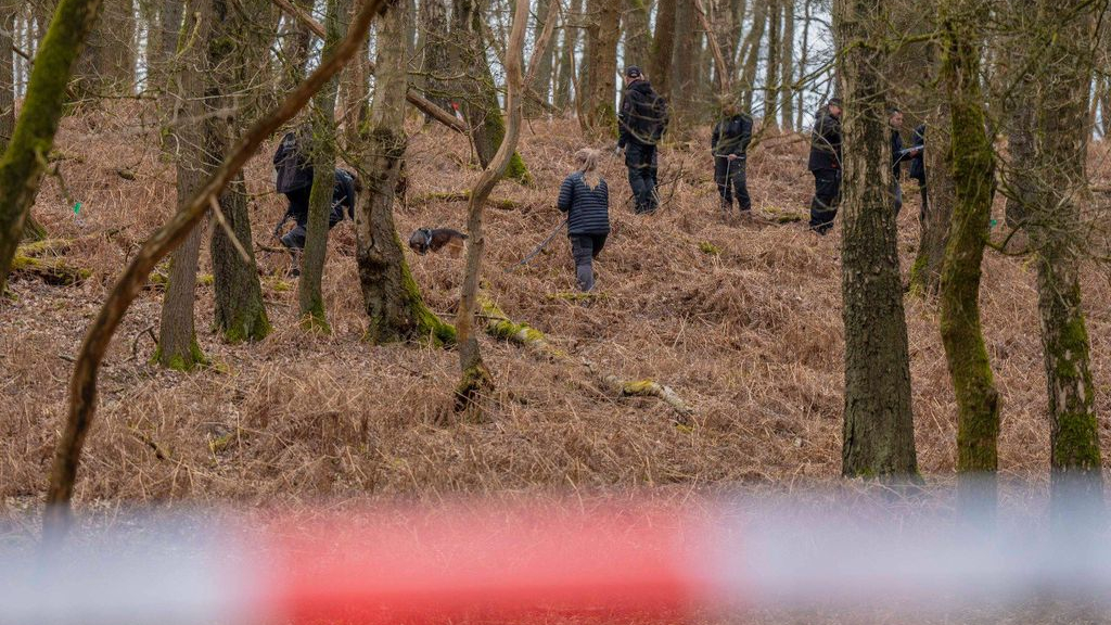 De politie deed dinsdag met meerdere rechercheurs onderzoek. Foto: Persbureau Heitink