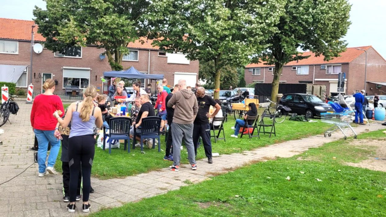 Bewoners in Stenfert organiseren Opfleurdag in Dieren. Foto: Linda Dasselaar