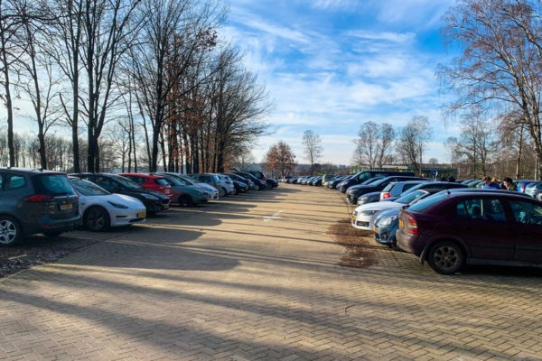 De parkeerplaatsen op de Posbank zijn vol. Foto: Persbureau Heitink