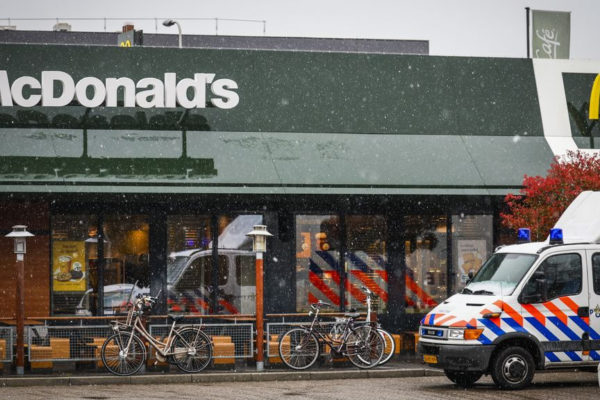 De McDonald's vestiging in Zwolle waar de dubbele moord plaatsvond. Foto: ANP