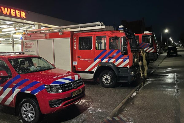 Brandweer Velp langs de deuren in Rozendaal Foto: Studio Rheden