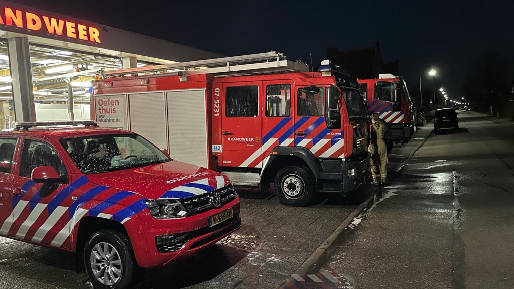 Brandweer Velp langs de deuren in Rozendaal Foto: Studio Rheden