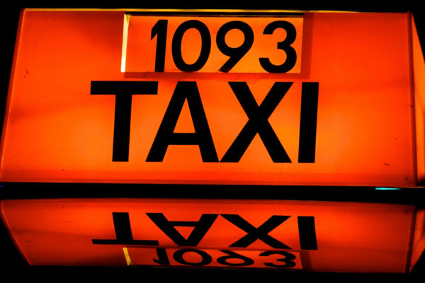Taxichauffeur moet cel in voor ontucht met passagiers Foto: Studio Rheden