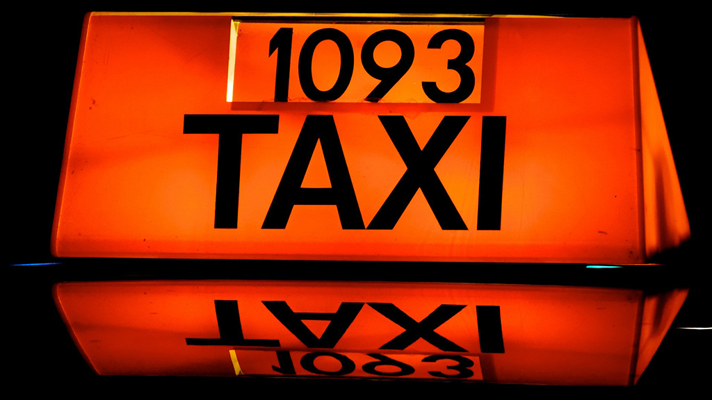 Taxichauffeur moet cel in voor ontucht met passagiers Foto: Studio Rheden