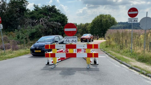 Er is al een gedeeltelijke afsluiting op de Posbank Foto: RTV Arnhem