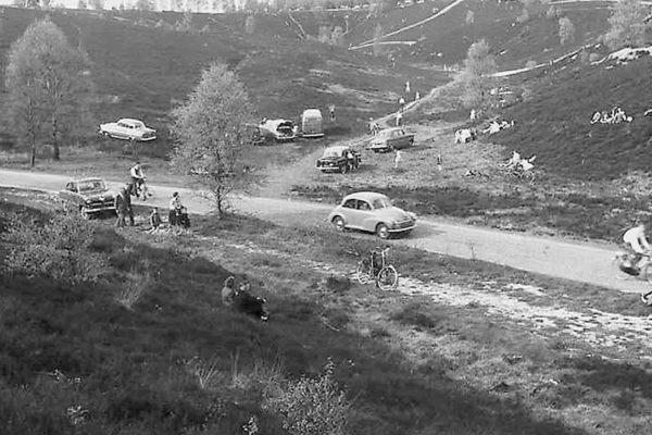 Auto's op de hei in de jaren '60 Foto: Natuurmonumenten