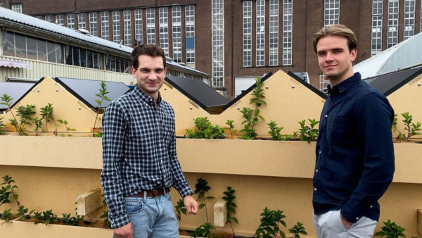 HAN-studenten Silas Teunissen en Bram Schonenberg voor de InfraWall 3.0. Foto: RTV Connect