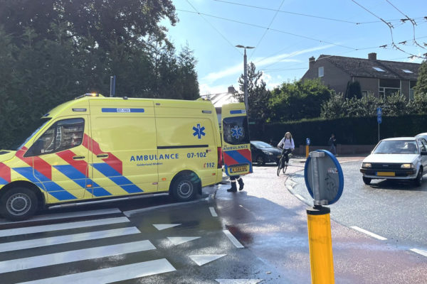 Drie ongelukken achter elkaar op rotonde Arnhemsestraatweg in Velp. Foto: Martin Slijper