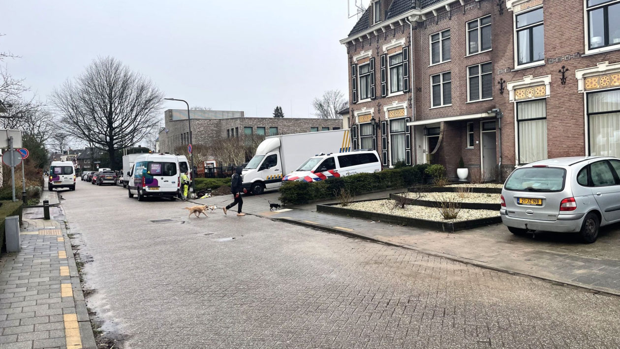 Politie vindt grote wietkwekerij naast politiebureau in Velp. Foto: Martin Slijper