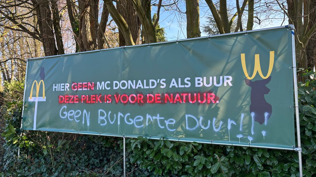 In Rheden zijn sinds deze week protesten te zien tegen de mogelijke McDonald's. Foto: Persbureau Heitink