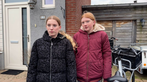 Sofie en Tessa gaan zelf met de fiets naar school. Foto: Omroep Gelderland