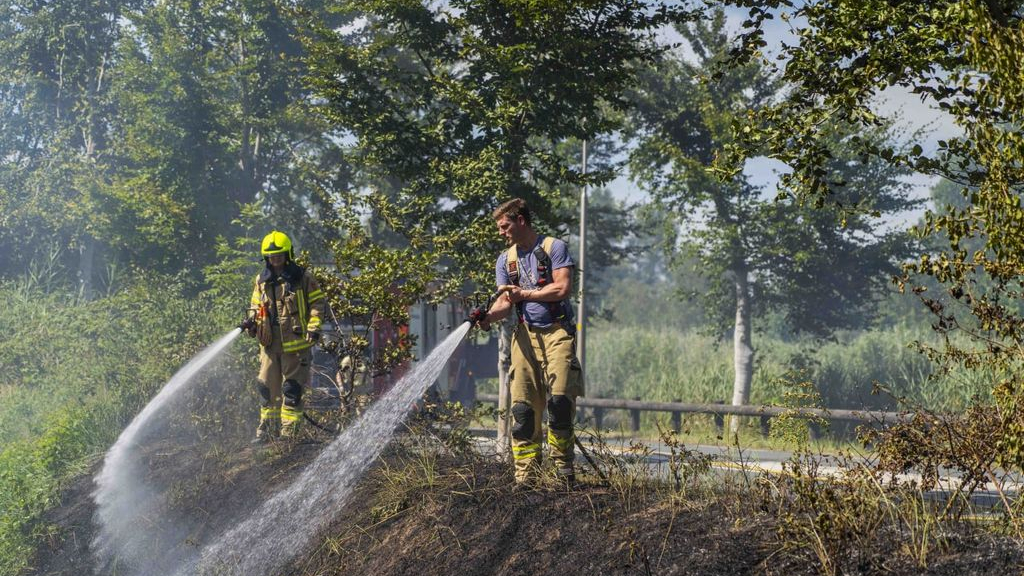 Maandag was er al brand langs het spoor bij Laag Soeren. Foto: Persbureau Heitink