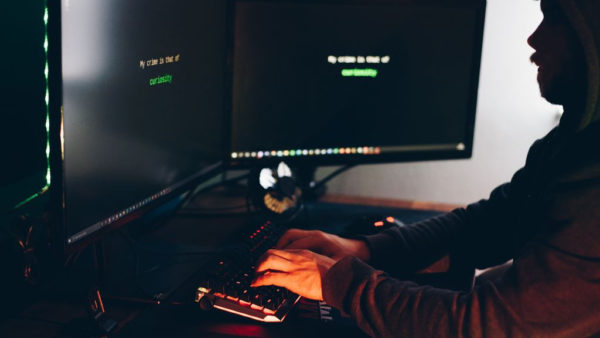 Cybercriminelen kunnen veel met een paspoort. Foto: Anete Lusina Pexels