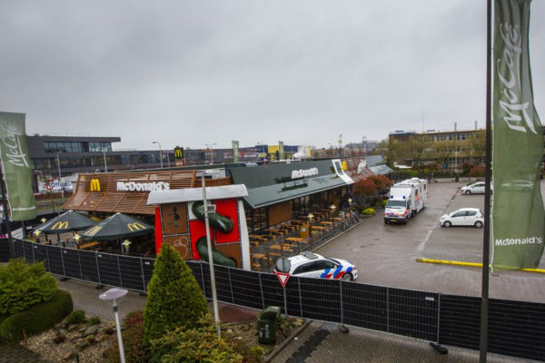 De McDonald's in Zwolle waar de moorden zijn gepleegd. Foto: ANP