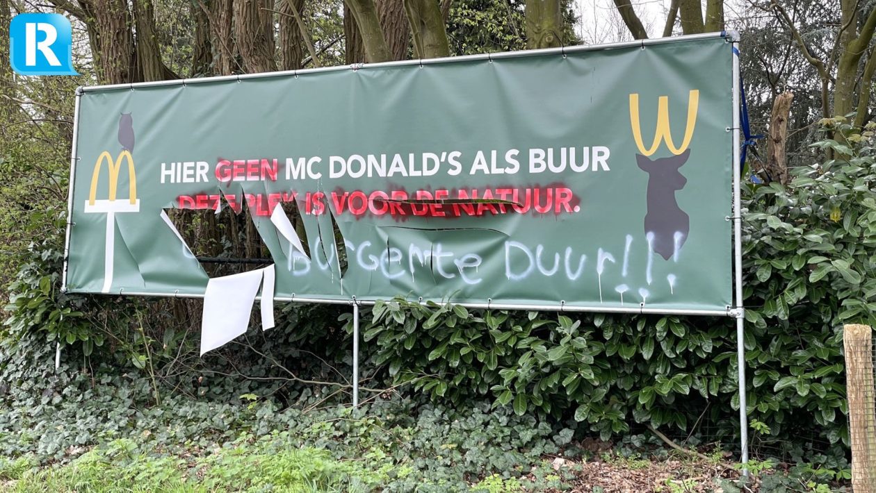 Opnieuw vernielingen aan spandoek tegen McDonald’s Foto: Martin Slijper