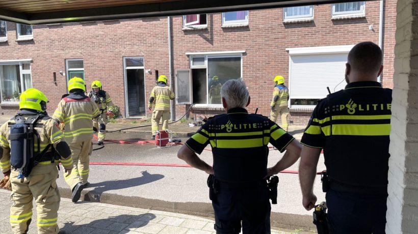 Aanzienlijke schade na woningbrand in Velp: oorzaak nog onbekend Foto: Martin Slijper
