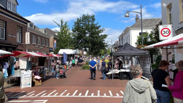 Velleper Donderdagen vallen niet helemaal in het water Foto: Martin Slijper