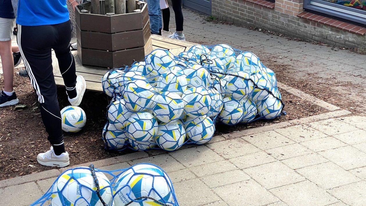 Gratis voetballen voor 3500 kinderen Foto: Martin Slijper