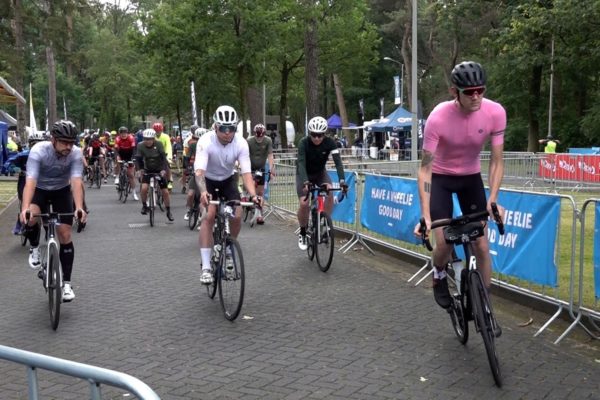 Wielerrecreanten proberen parcours NK uit tijdens Ronde van Arnhem. Foto: Omroep Gelderland