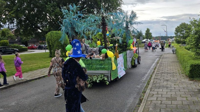 Versierde wagens in Spankeren Foto: Studio Rheden