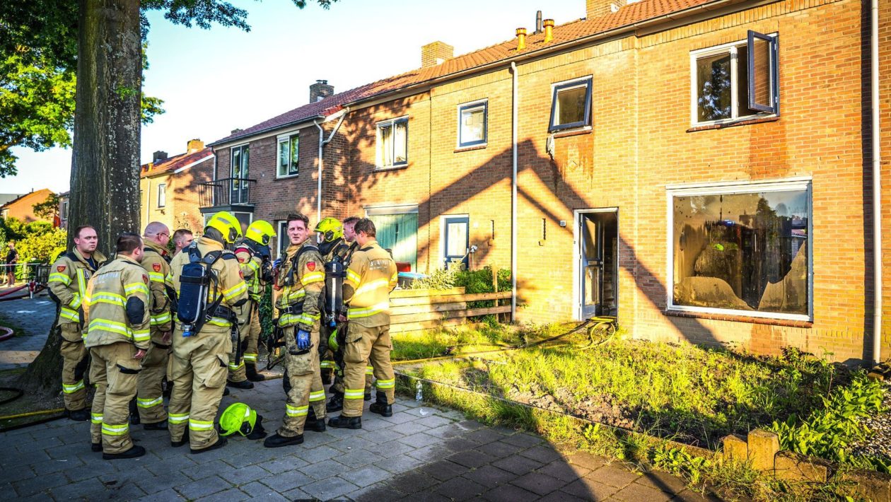 Brand in probleemwoning aan Geitenbergweg: huis onbewoonbaar. Foto: Roland Heitink / Persbureau Heitink