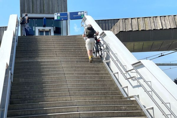 Lift treinstation Dieren nog weken buiten gebruik Foto: Martin Slijper