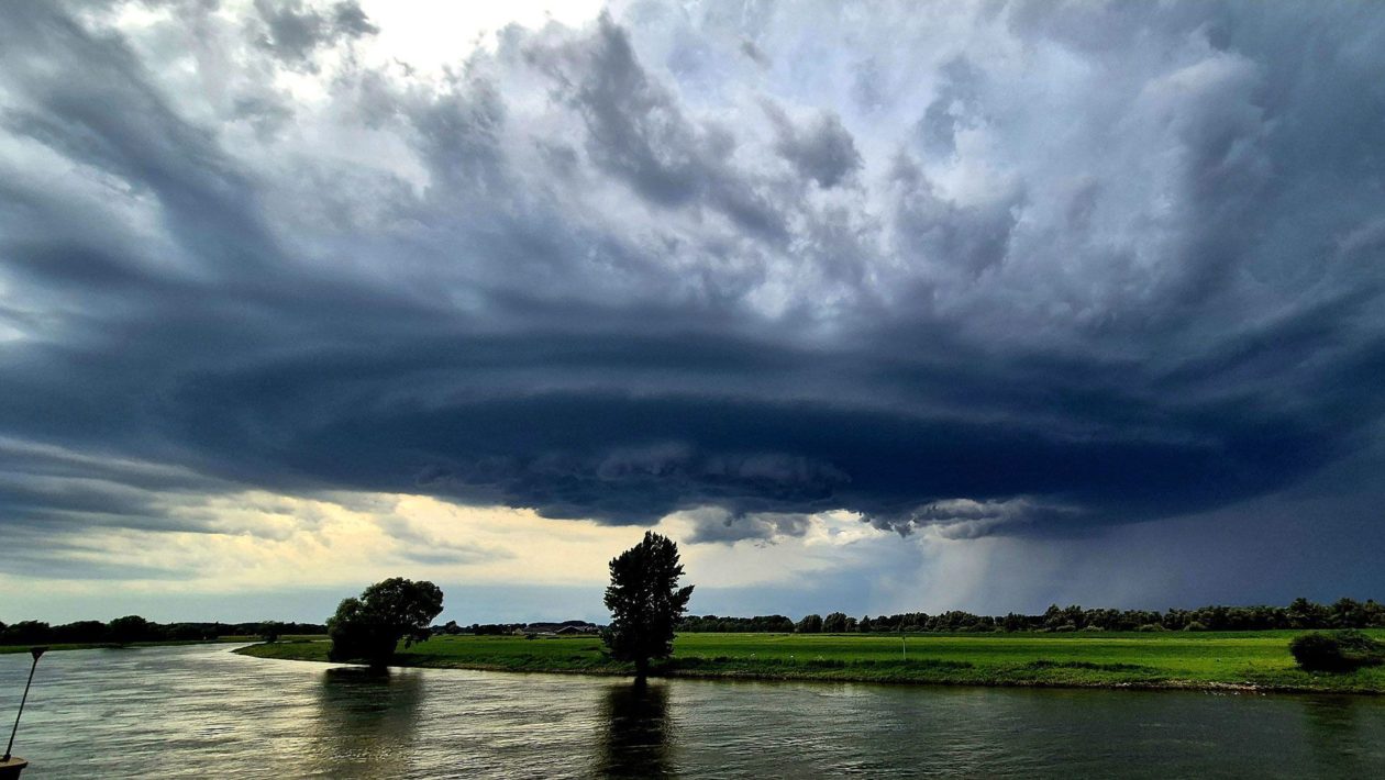 Supercel boven Rheden Foto: Hanny Wichelo-Menger