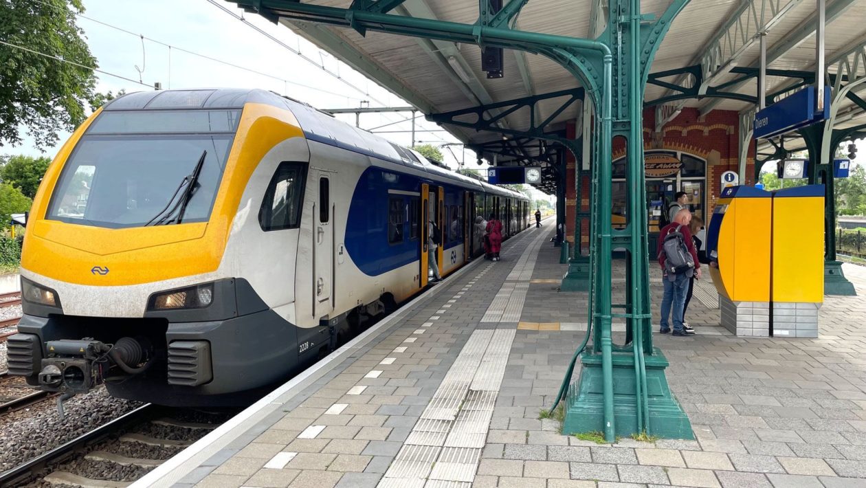 Perron treinstation Dieren Foto: Martin Slijper