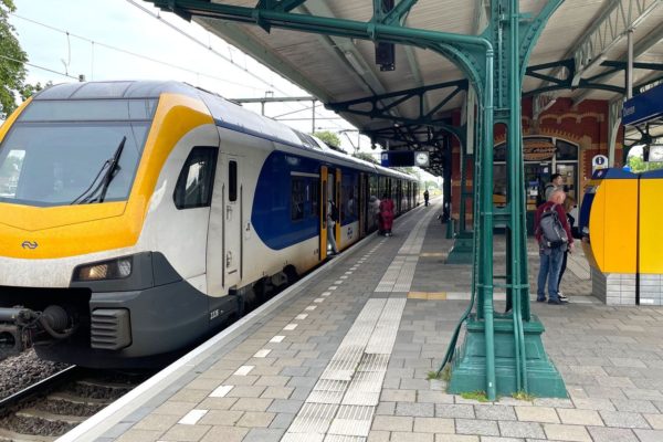 Perron treinstation Dieren Foto: Martin Slijper