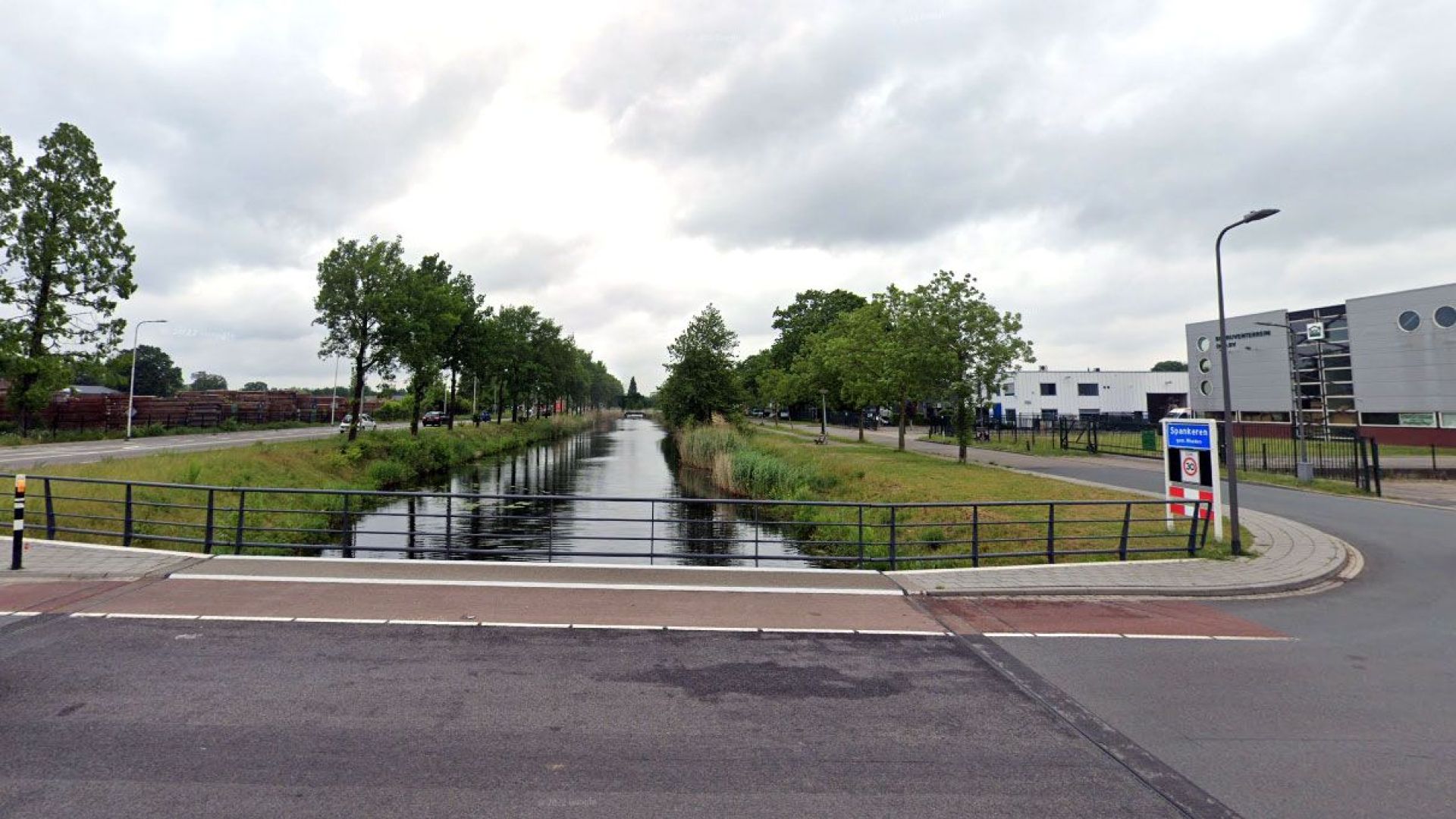Jaagpalen moeten geschiedenis Apeldoorns Kanaal bij Dieren zichtbaar maken