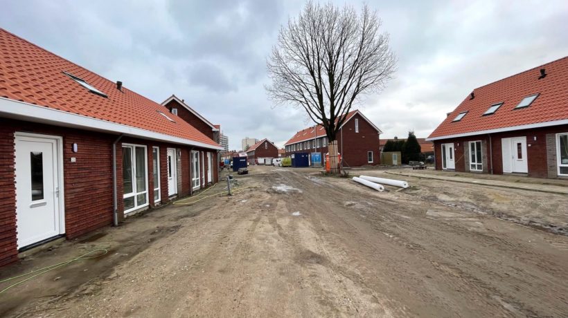 Laatste woningen Dr. Schaepmanstraat in Velp na stroomproblemen opgeleverd Foto: Martin Slijper