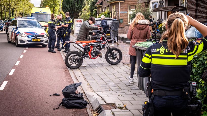 Meisje op crossbrommer betrokken bij aanrijding in Dieren Foto: Roland Heitink / Persbureau Heitink