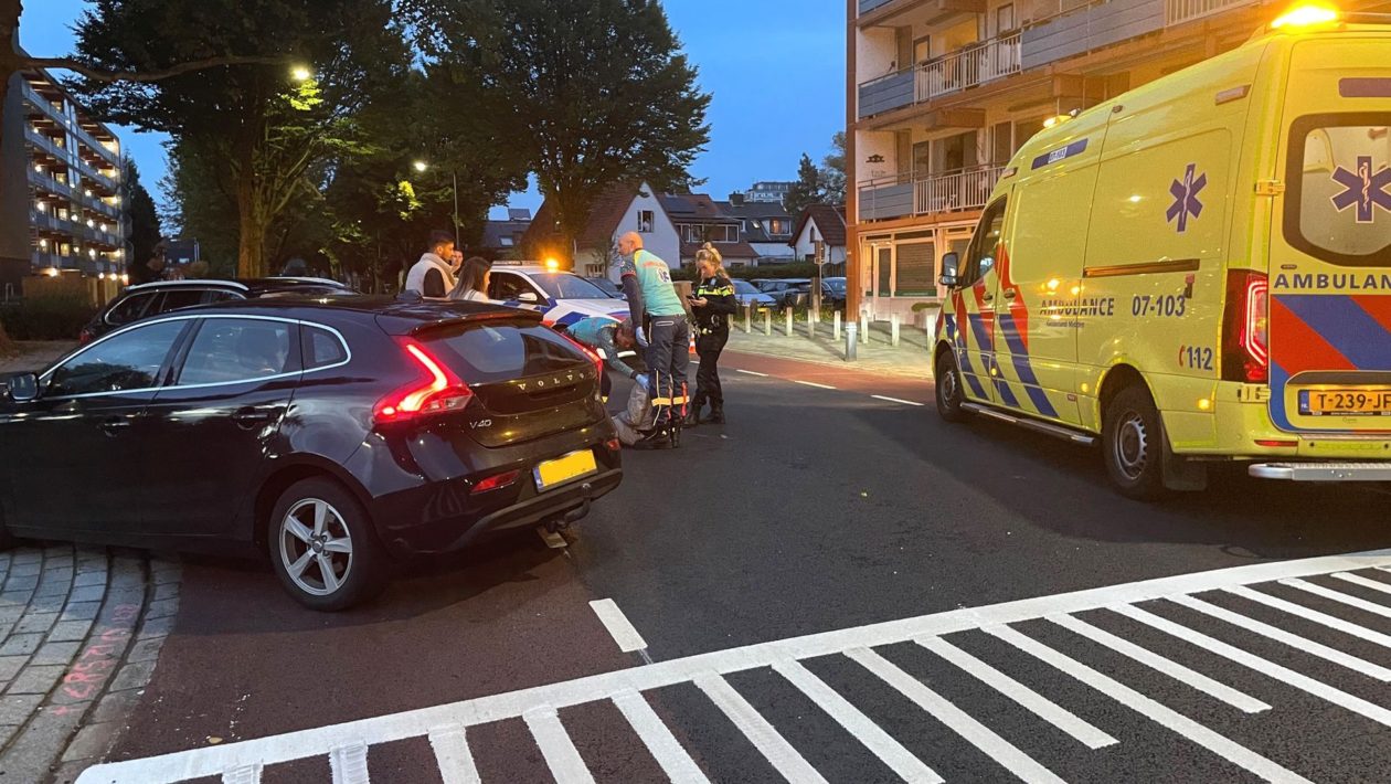 Fietser gewond na aanrijding op President Kennedylaan in Velp Foto: Martin Slijper