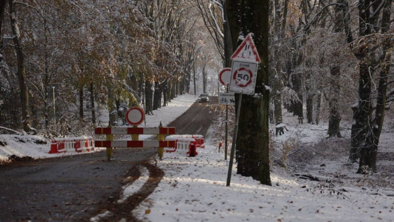 De Posbank is afgesloten vanwege de sneeuw. Foto: Persbureau Heitink