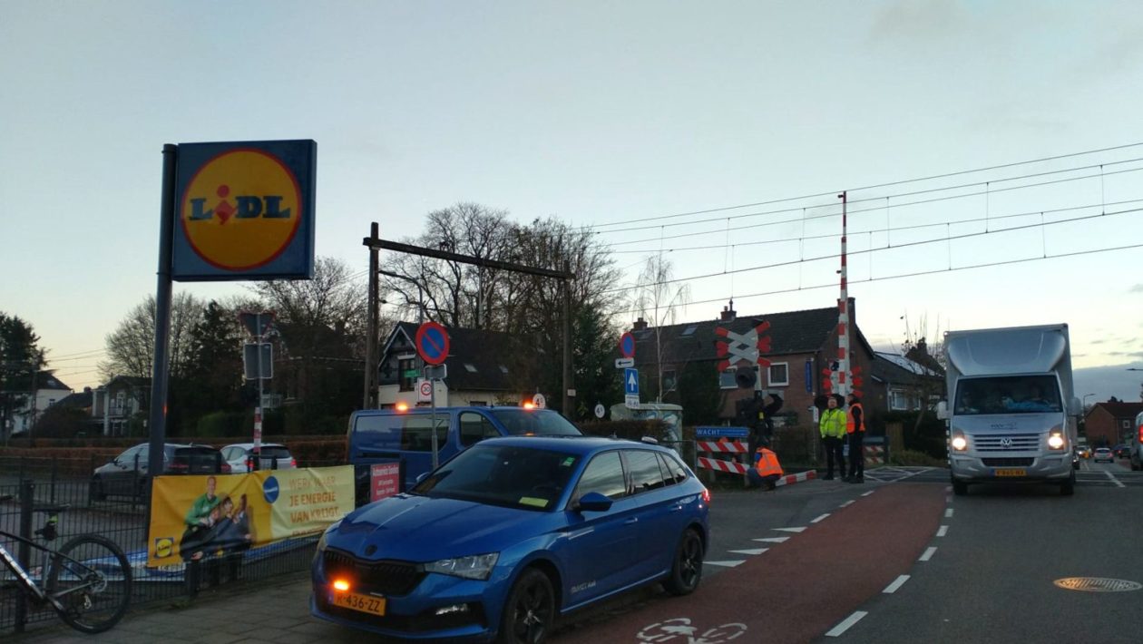 Opnieuw ongeval bij spoorwegovergang in Velp Foto: Amadeus T