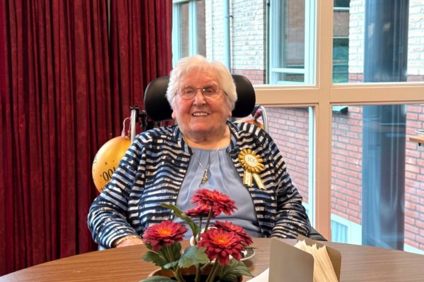 Mevrouw Thier-van Zwieten uit Velp wordt 100 jaar Foto: Martin Slijper