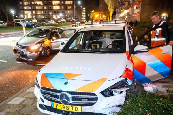 Politie krijgt ongeval onderweg naar spoedmelding Velp Foto: Roland Heitink / Persbureau Heitink