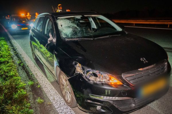 Weer voetganger op snelweg