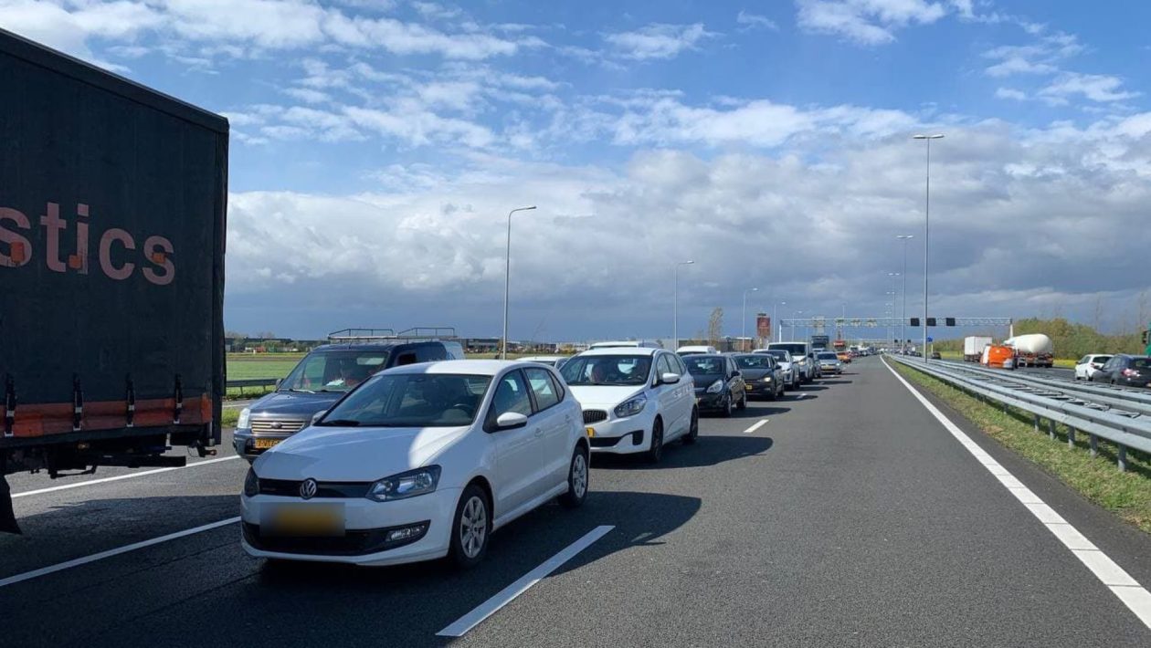 Rijkswaterstaat vraagt automobilisten goed voorbereid op pad te gaan. Foto: Archieffoto Omroep Gelderland